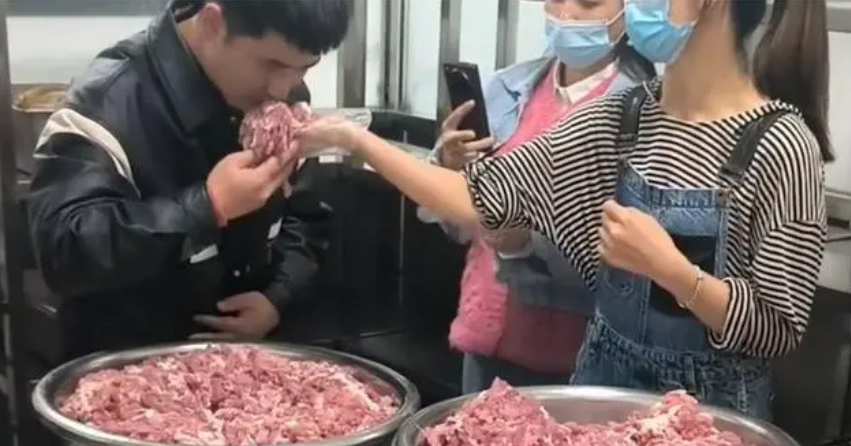 云南昆明學(xué)生食堂出現(xiàn)臭肉誰之過？(圖1)